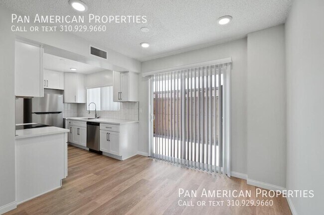 Building Photo - 450 Vista Dr