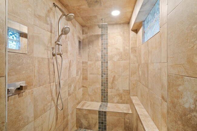 Building Photo - 4515 W Shaw Butte Dr