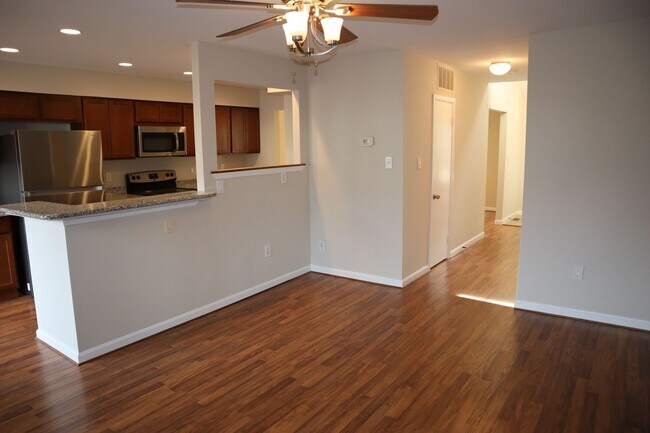 Building Photo - Charming Townhome Nestled in a Private Cul...