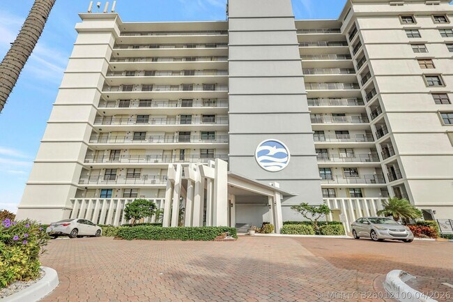 Building Photo - 840 Ocean Dr