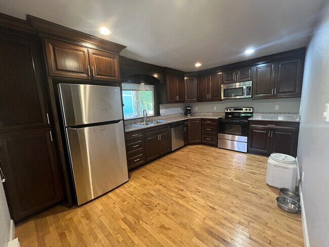 Building Photo - Fabulous NE Portland 2 bedroom 2 bathroom ...