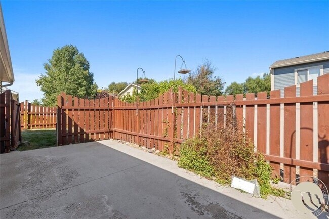 Building Photo - Yorkshire Court North