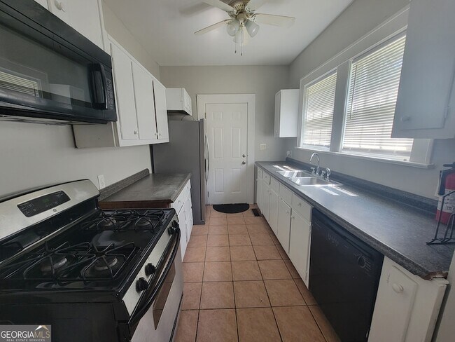 Building Photo - 644 Kennolia Dr SW