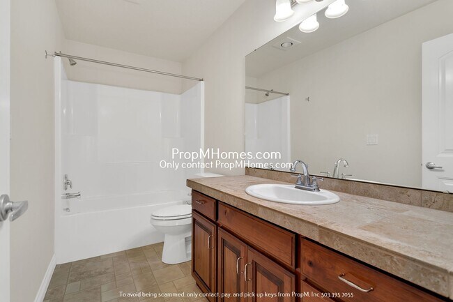 Building Photo - Luxury Four Bedroom Home in Oregon City!