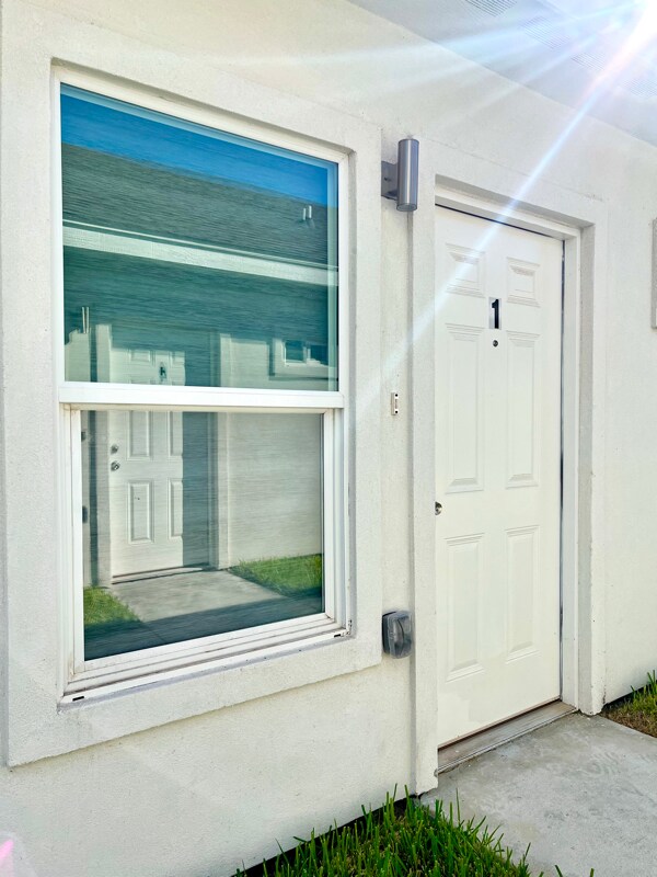 Building Photo - 1705 Angelina Dr