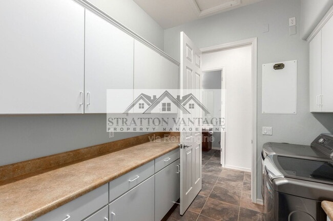 Building Photo - 7150 W Heritage Way