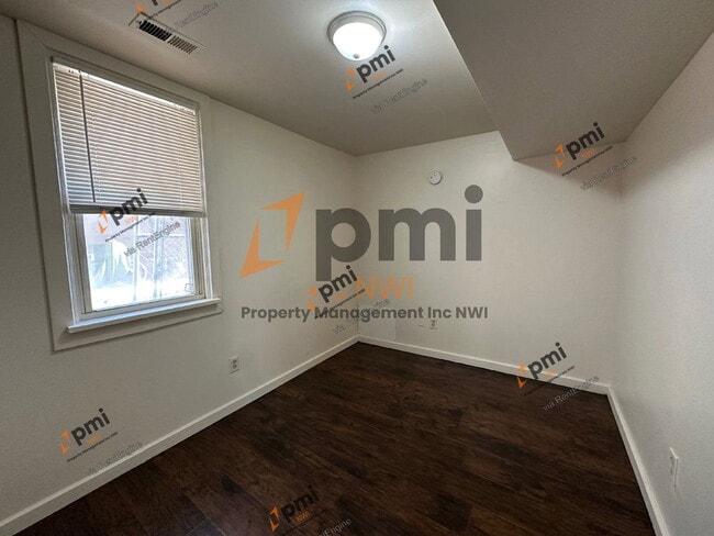 Building Photo - 4635 Towle Ave