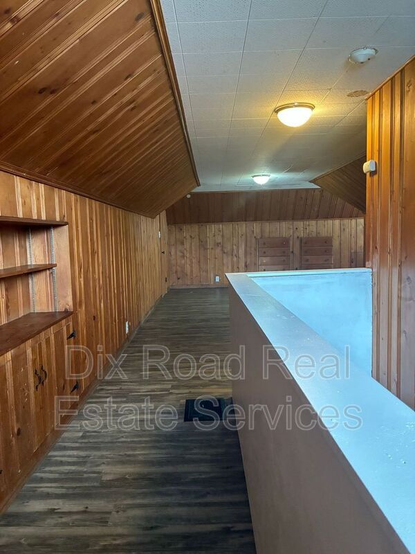 Building Photo - 112 Iroquois Ave