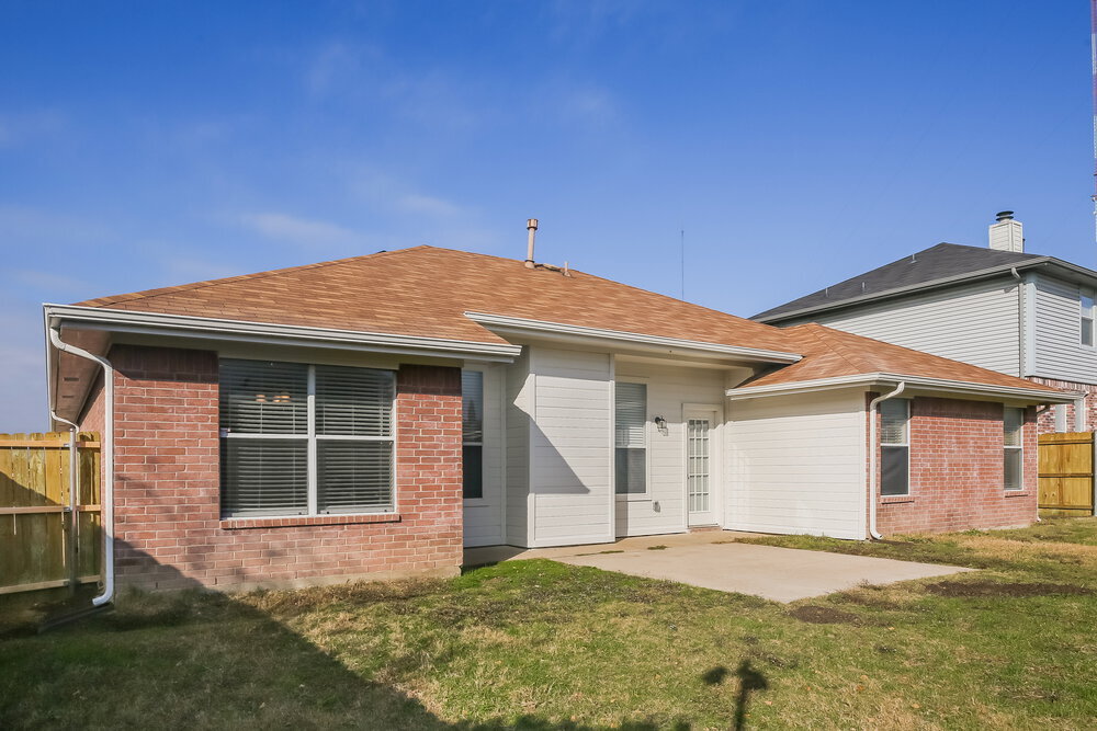 Building Photo - 828 Passive Dr