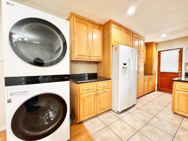 Building Photo - 5138 W 141st St