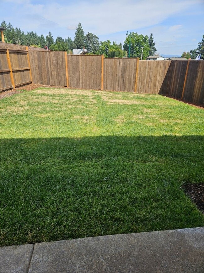 Building Photo - Brand New 3 bdrm 2 1/2 bath townhouse