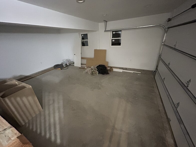 Building Photo - 624 S Cherry St