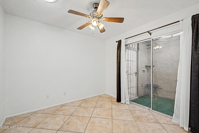 Building Photo - 20420 N 6th Dr