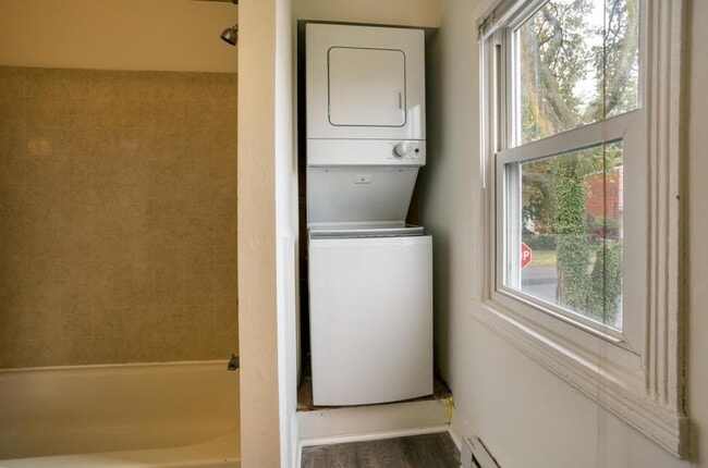 Building Photo - 333 Madison St