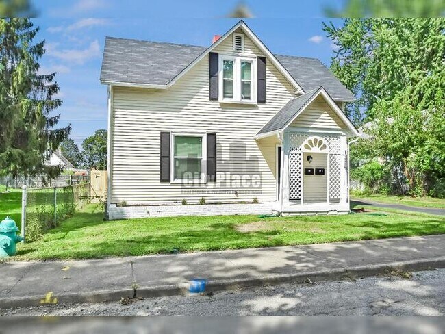 Building Photo - 1228 E Perry St