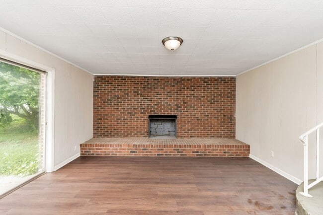 Building Photo - Hot Listing! Modern 3BR/2BA in Talladega –...