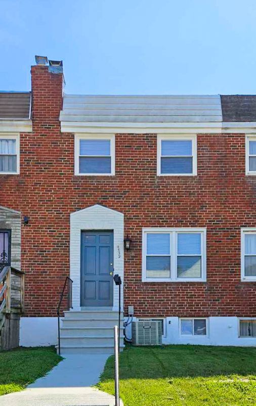 Building Photo - 4539 Shamrock Ave