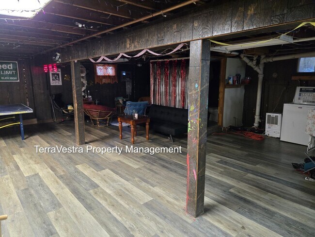 Building Photo - College rental 5 bedroom 4 bathroom Now sh...