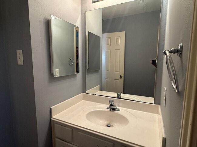 Building Photo - Room to Roam in Atascocita Park!