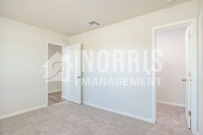 Building Photo - MOVE-IN SPECIAL: Large Home in Coolidge