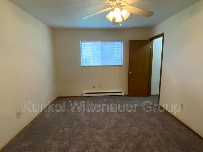 Building Photo - 2611 Sierra Dr