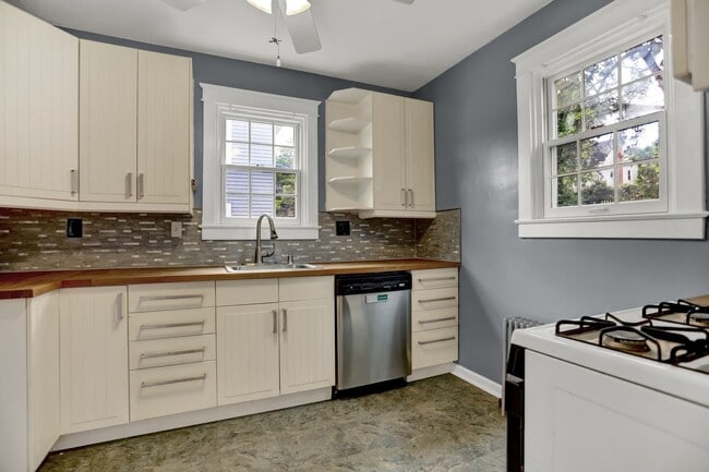 Building Photo - Charming & Upgraded 3BR Home in Arbutus wi...