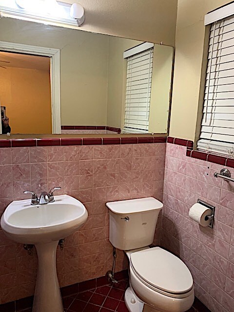 Building Photo - 330 Redcliff Dr