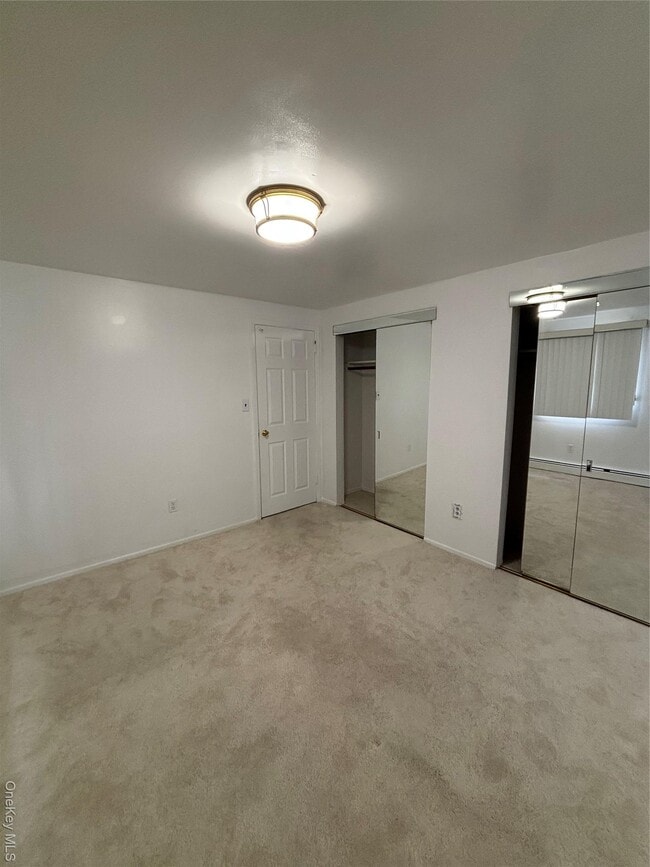 Building Photo - 2355 Vista Ct