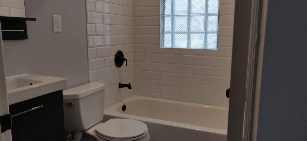 Building Photo - 7728 W Stevenson St