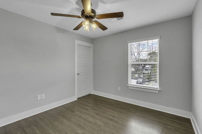 Building Photo - Charming 3-Bed, 2.5-Bath Townhouse Gem in Travelers Rest