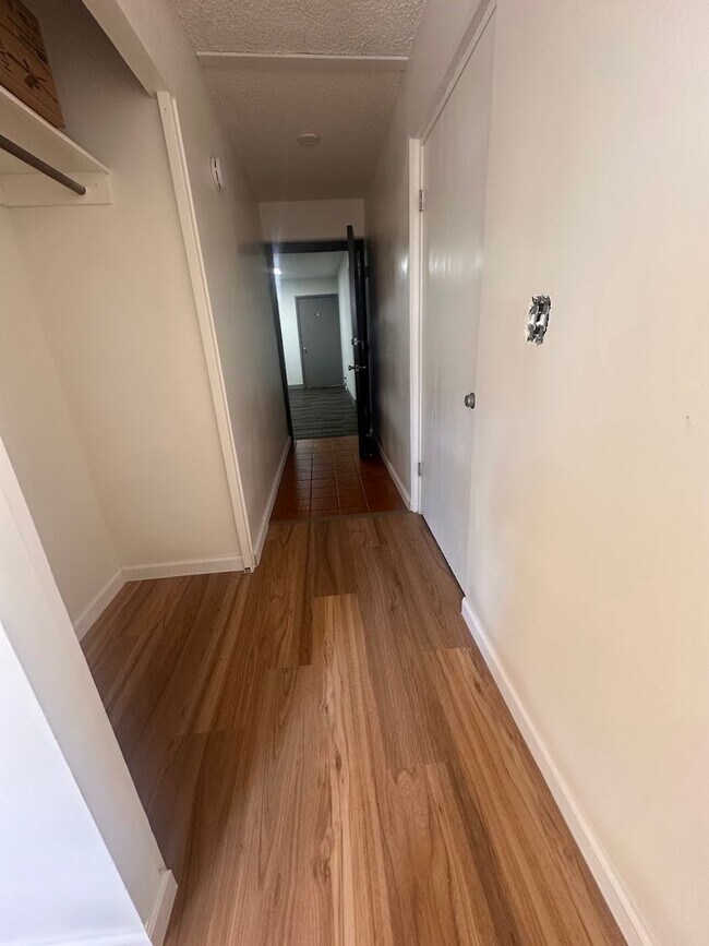 Building Photo - Moanalua Armstrong