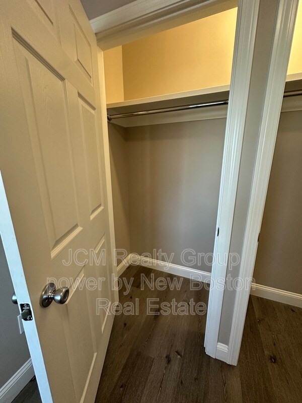 Building Photo - 191 N Common St