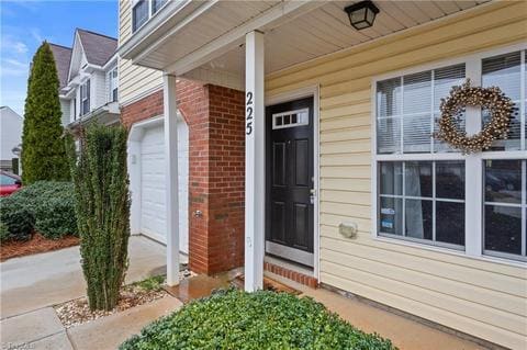 Building Photo - 225 Blue Robin Way