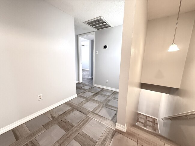 Building Photo - 4800 N Stanton St
