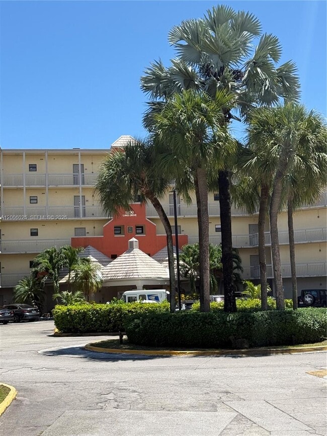 Building Photo - 8290 Lake Dr