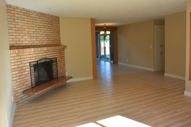 Building Photo - 5809 NE 91st Ave