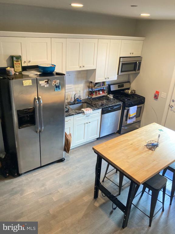 Building Photo - 1212 N Front St