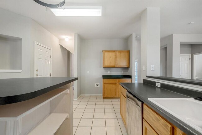 Building Photo - 4229 Kingsburg Dr