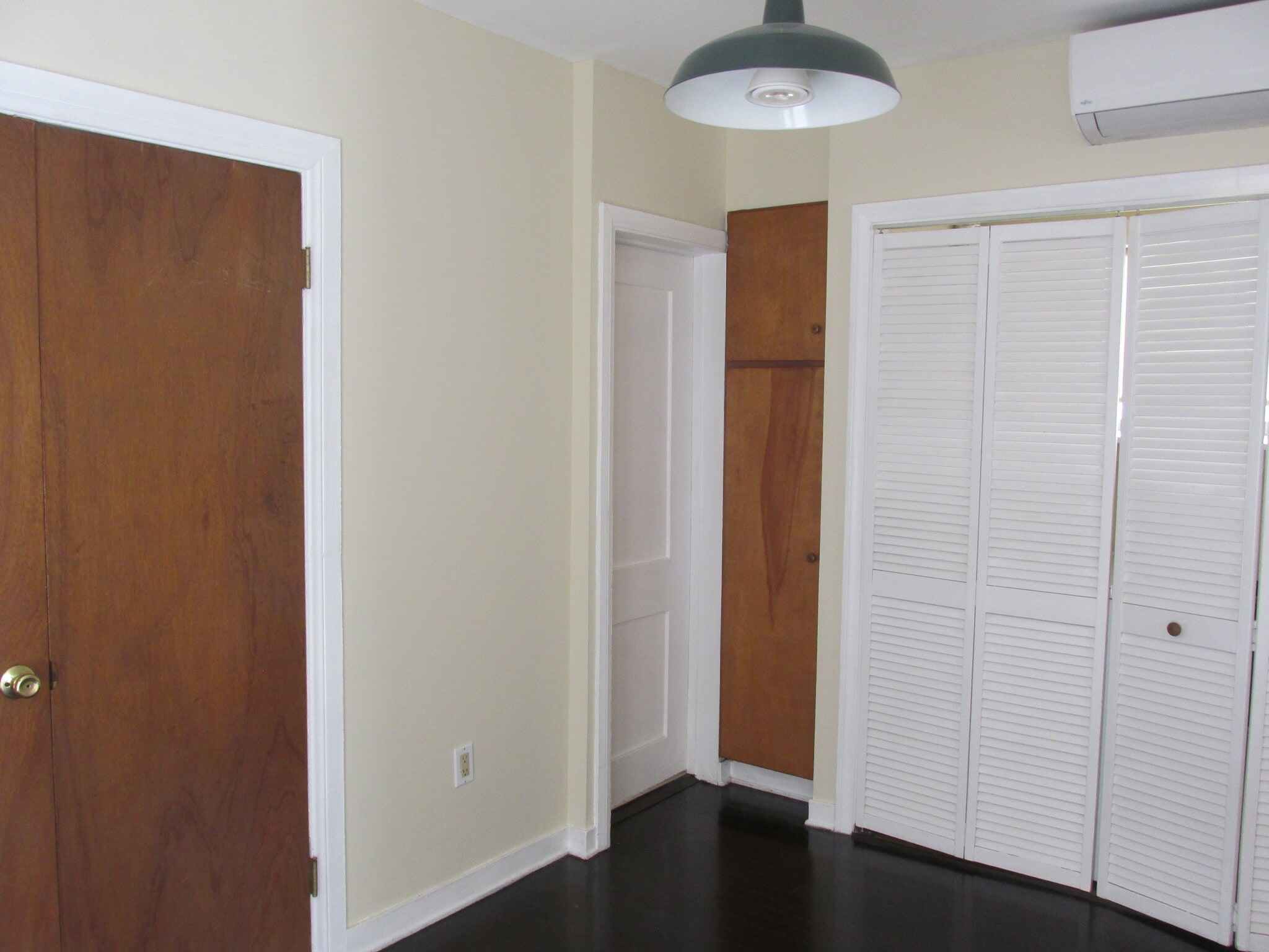 Dining room - 1223 N Hoover St