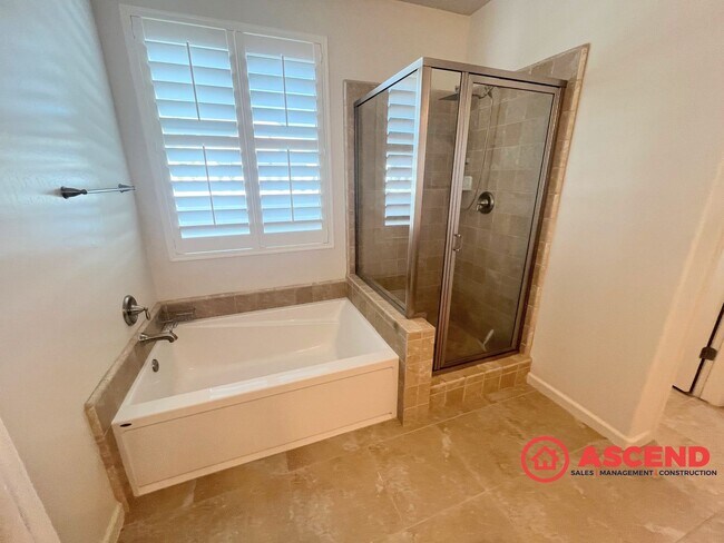 Building Photo - Alluring Home Located In HOA!