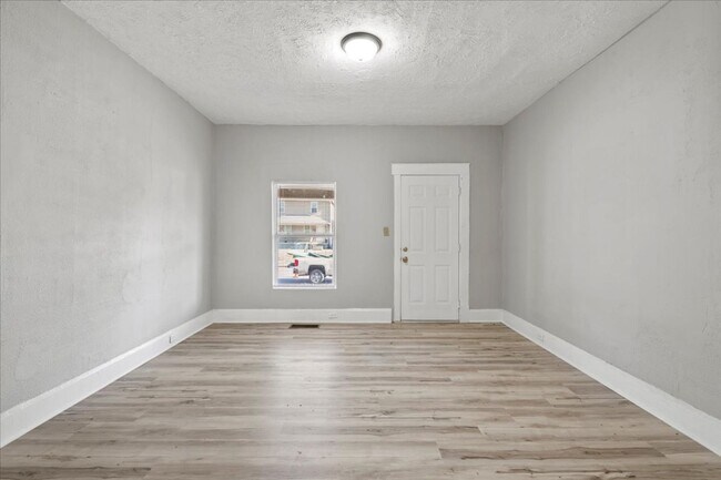 Building Photo - 1130 N Rural St