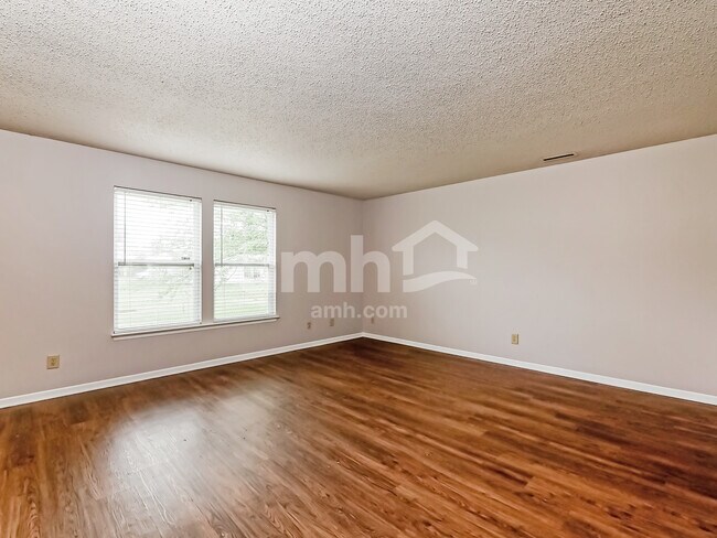 Building Photo - 6768 W Philadelphia Dr