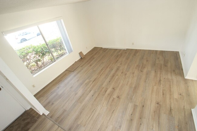 Building Photo - Coming Soon – Charming 3-Bedroom Townhome ...