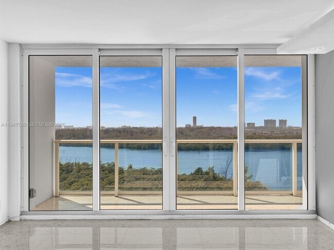 Building Photo - 100 Bayview Dr