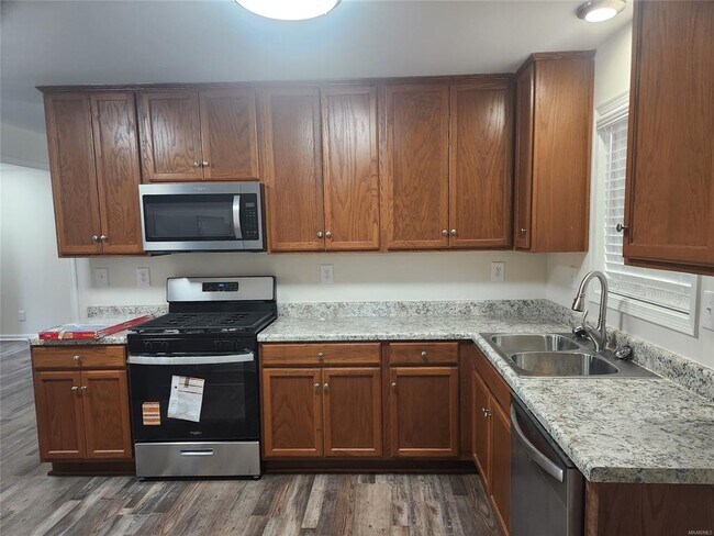 Building Photo - 122 Debra Dr