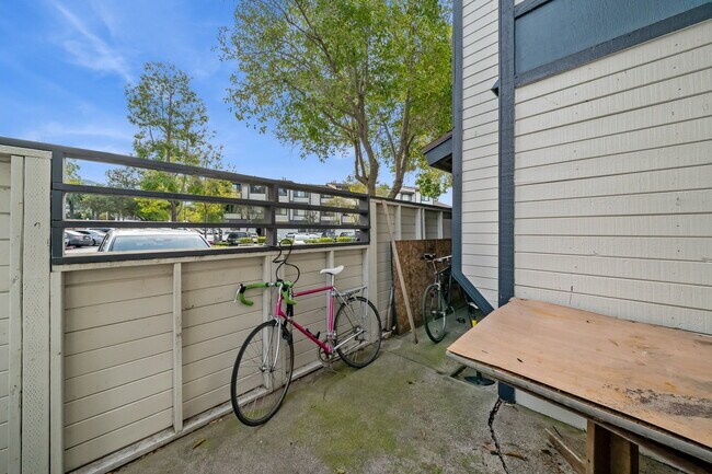 Building Photo - AVAILABLE JULY - 3 Bed / 2 Bath CLOSE TO CAL POLY