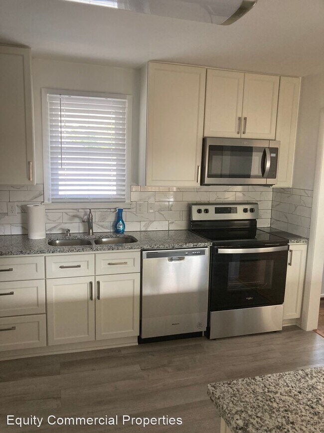 Building Photo - 4 br, 2 bath House - 800 N. Elam