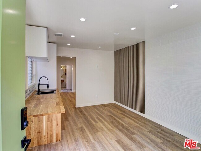 Building Photo - 6921 Pso Del Serra