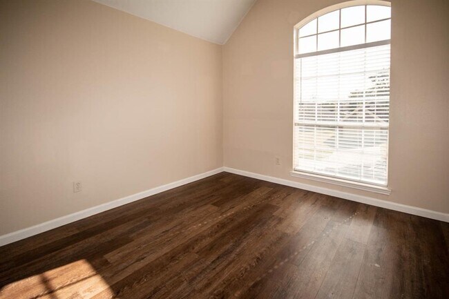 Building Photo - 17414 Big Oaks Grove