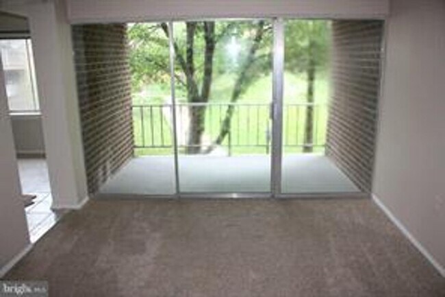 Building Photo - 3 BEDROOM CONDO WITH BALCONY, ALL UTILITIE...